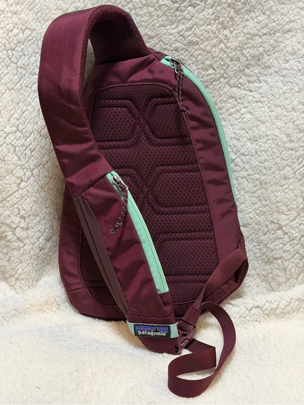 Patagonia Atom 8L Sling Backpack Crossbody Bag Mint Green Burgundy Purple - Picture 3 of 7